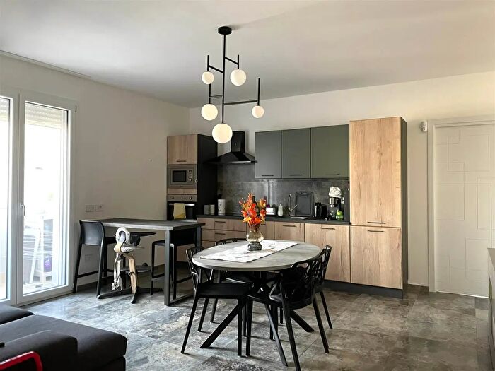 Appartamento quadrilocale in affitto in Via Caprera, Catanzaro