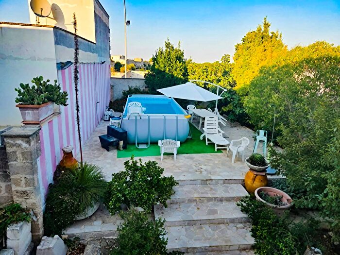 Casa con 10 locali in vendita in Via dAcquino, Avetrana