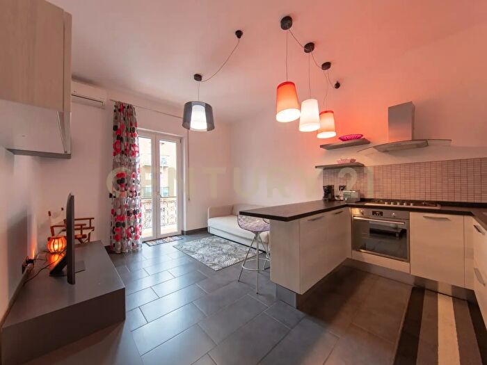 Appartamento trilocale in vendita in Via Enrico Bondi, Roma