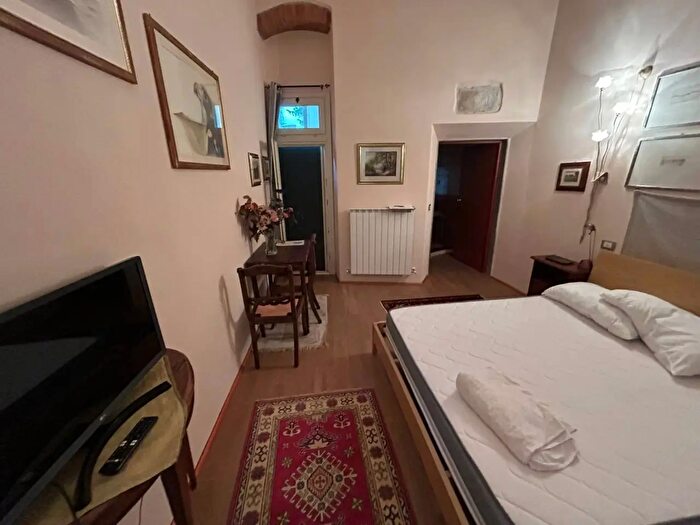 Appartamento con 5 locali in affitto in Via Santa Marta, Pisa