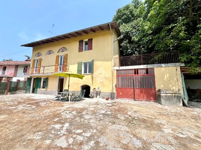 Casa con 5 locali in vendita in Strada Roletto Rocca, Cocconato