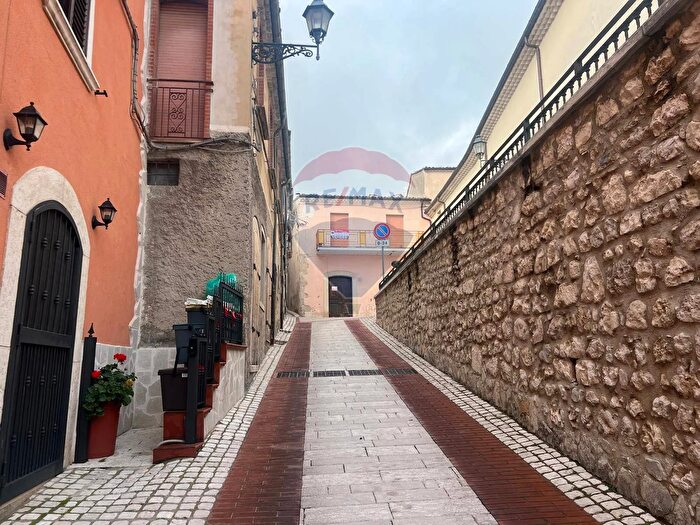 Casa quadrilocale in vendita in Via Porta Grande, Campochiaro