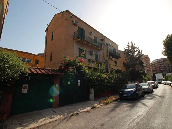 Appartamento bilocale in vendita in Via Tenente Luigi Rizzo, Fiera, Palermo