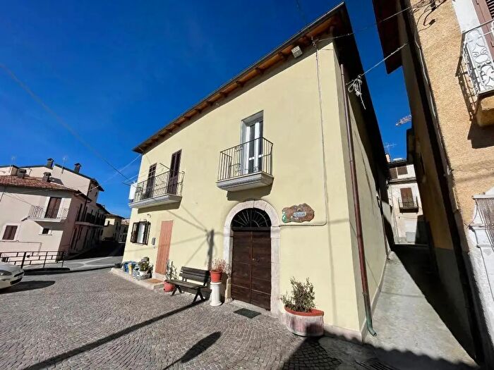 Appartamento quadrilocale in vendita in Piazza Palazzo Snc, Barisciano