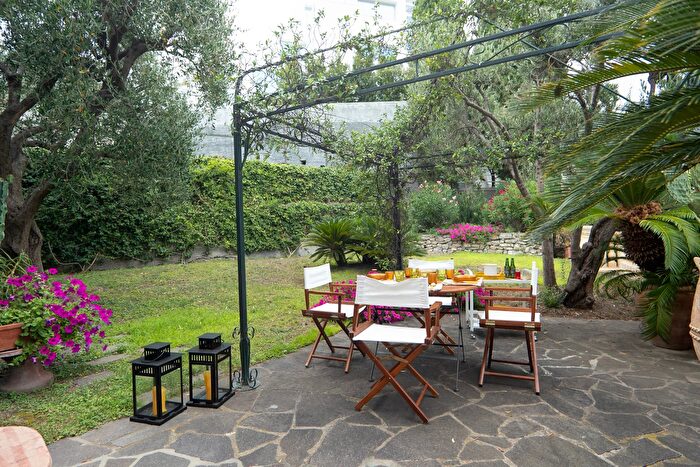 Appartamento trilocale in vendita in Via Tetti Rossi, Alassio