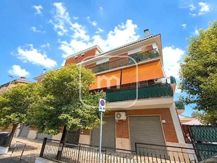 Appartamento trilocale in vendita in Via Valle di Casa Romana, San Cesareo
