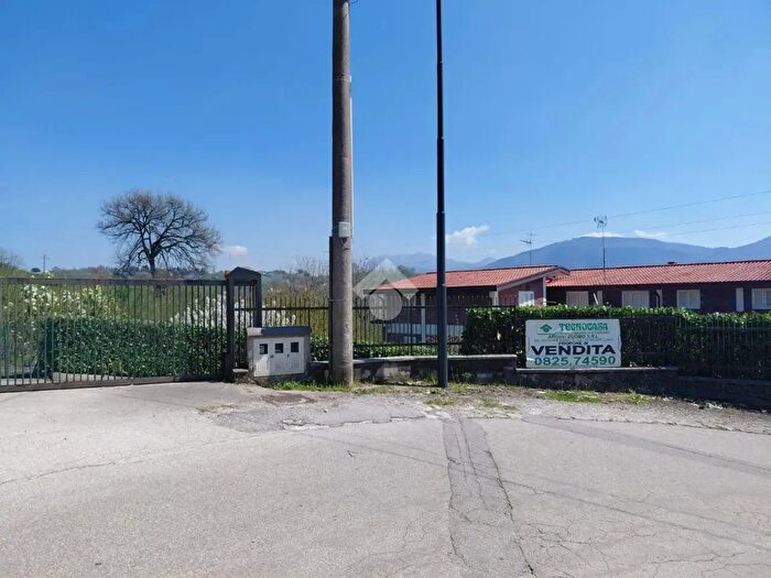 Appartamento con 5 locali in vendita in Contrada Tufarole, Avellino