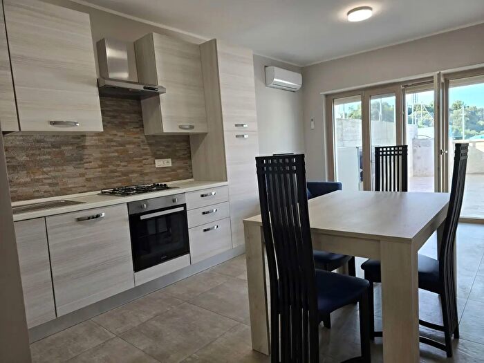 Appartamento quadrilocale in affitto in Via Antonio Izzi De Falenta, Catanzaro