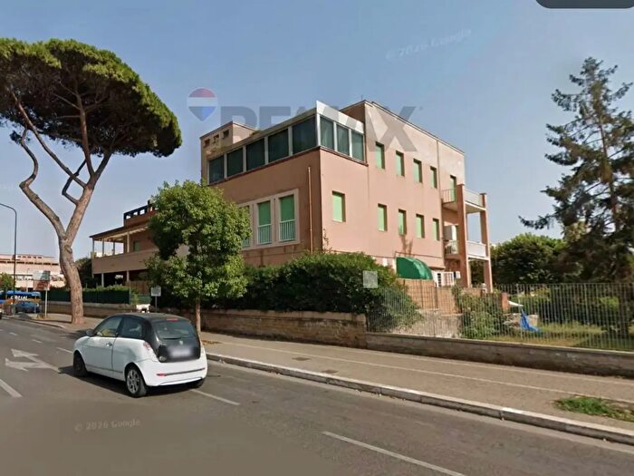 Casa con 6 locali in vendita in Viale Mencacci, Anzio