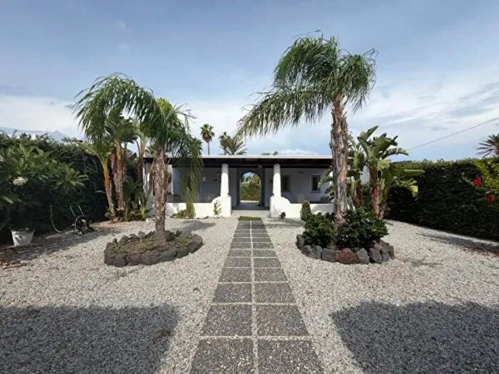 Casa con 6 locali in vendita in Via Porto Ponente, Lipari