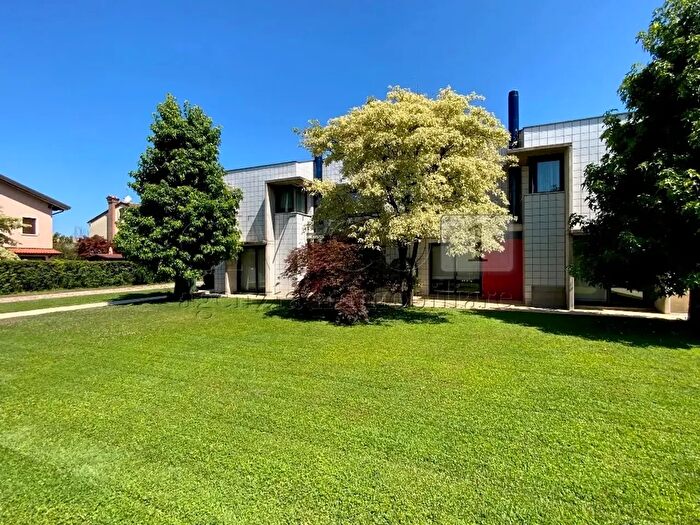 Casa con 8 locali in vendita in Via Deledda, Selvazzano Dentro