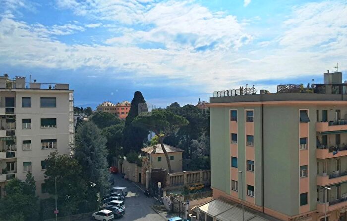 Appartamento con 6 locali in vendita in Via Trento, Genova