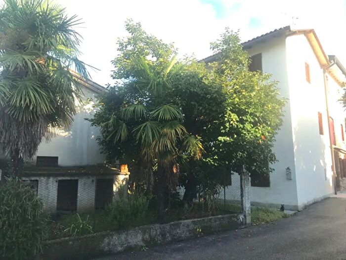 Casa con 5 locali in vendita in Caneva