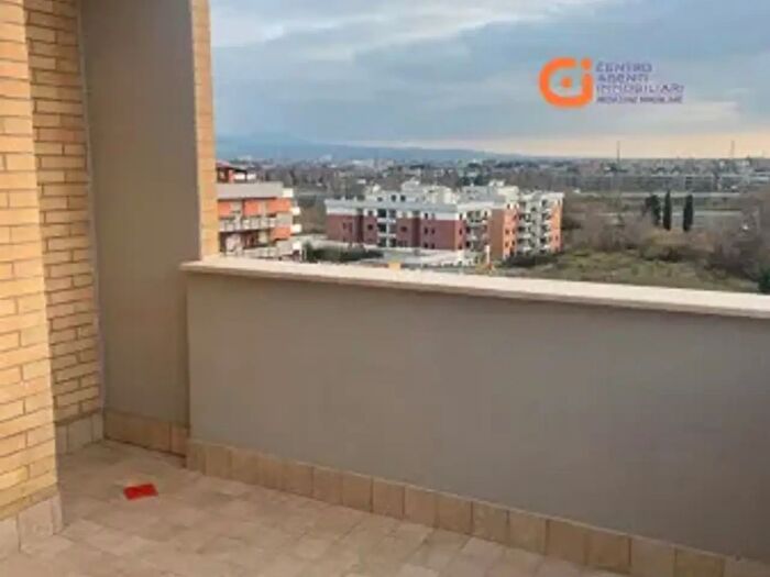 Appartamento trilocale in vendita in Via Alberto Ziveri, Roma