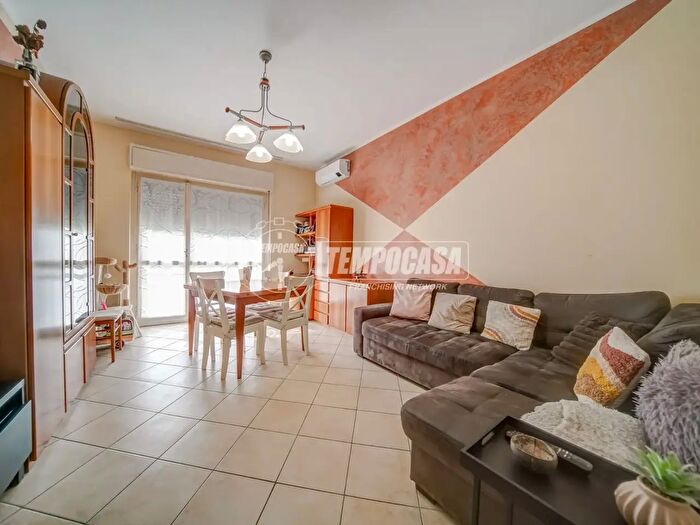 Appartamento trilocale in vendita in Via Gabriele dAnnunzio, Turbigo