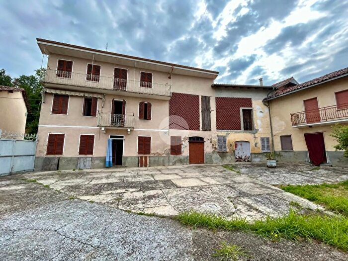 Casa con 5 locali in vendita in Via Santa Maria, Tonco