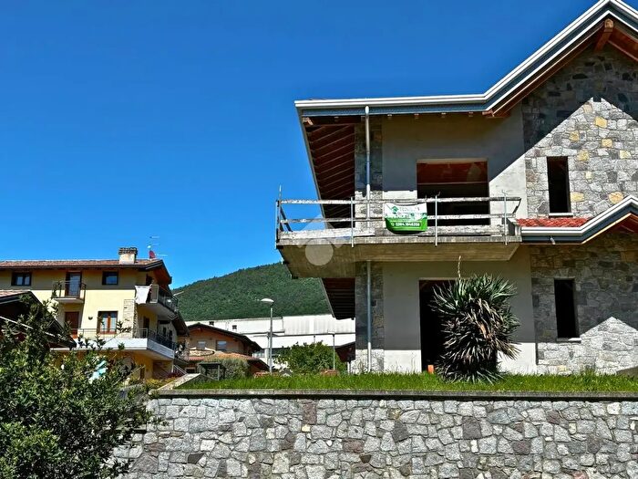 Casa trilocale in vendita in Via Papa Paolo VI, Berzo Inferiore