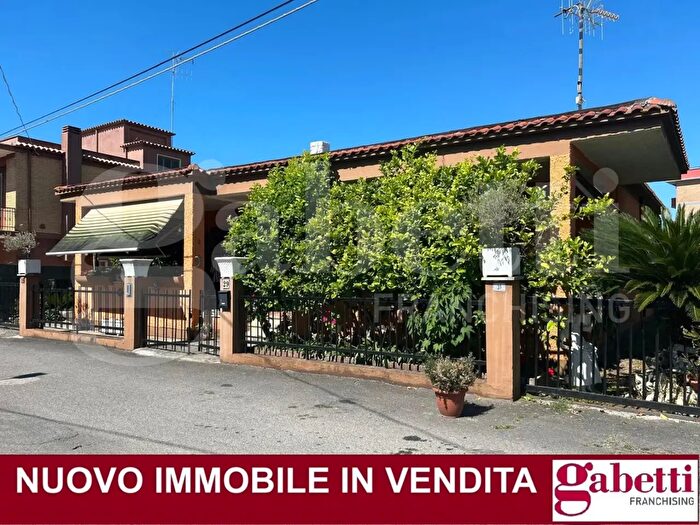 Casa con 5 locali in vendita in Via del Giaggiolo, Latina