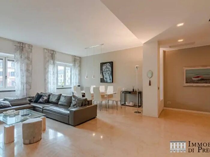 Appartamento con 5 locali in vendita in Via Pio IV, Milano