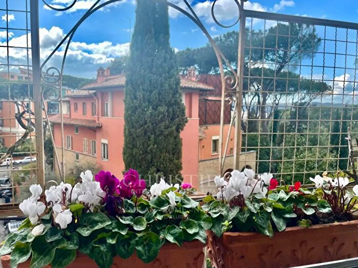 Appartamento con 8 locali in vendita in Via Barnaba Oriani, Roma