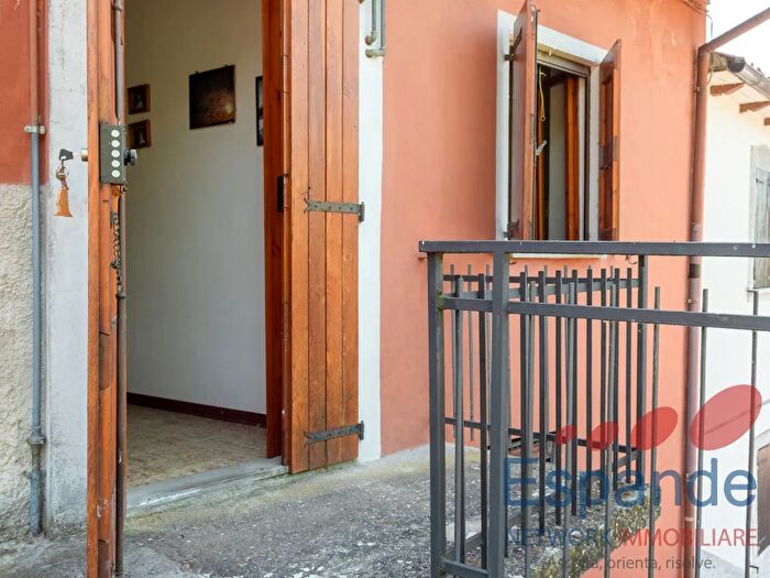 Casa trilocale in vendita in Frazione Carpineta Cà Bacialli, Camugnano