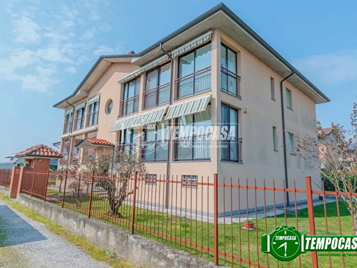 Appartamento trilocale in vendita in Via Casorate Primo, Trivolzio