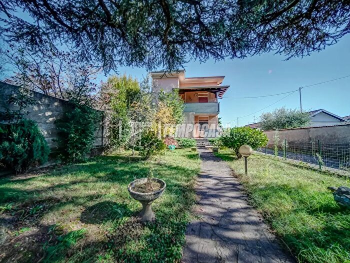 Casa trilocale in vendita in Via per Busto, Fagnano Olona