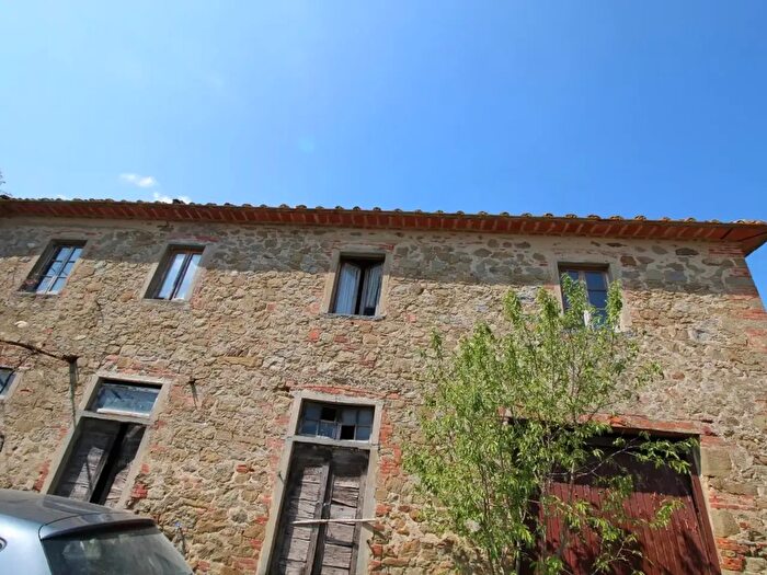 Casa con 15 locali in vendita in Km, Bucine