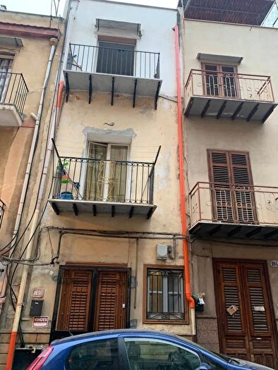 Appartamento trilocale in vendita in Via Giuseppe Garibaldi Carini, Carini