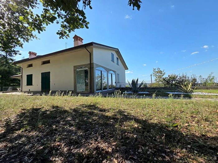 Casa con 7 locali in vendita in Via Cappelli, Imola