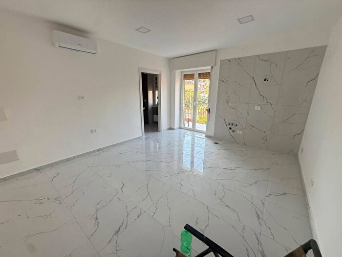Appartamento monolocale in affitto in Via Sartania, Pianura, Napoli
