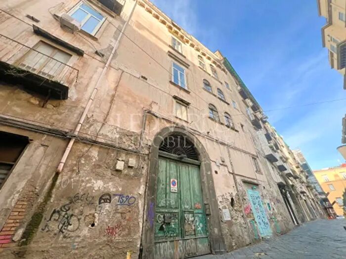 Appartamento con 5 locali in vendita in Via della Sapienza, Napoli