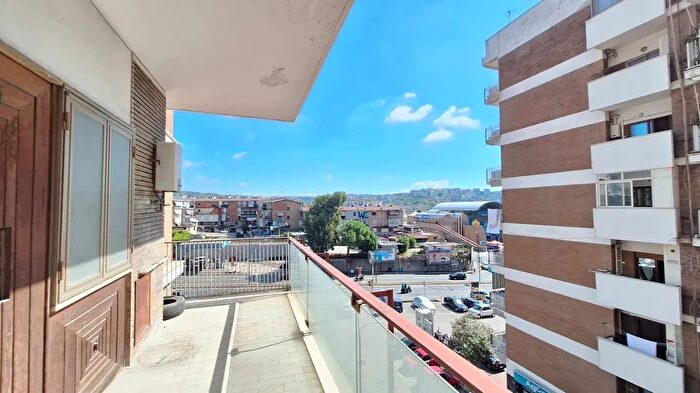 Appartamento trilocale in vendita in Via Cintia, Napoli