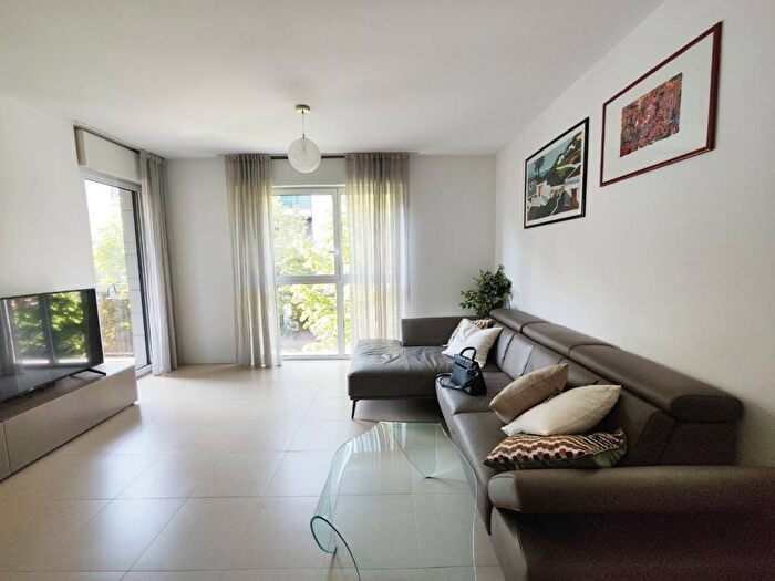 Appartamento trilocale in affitto in Viale Risorgimento, Semicentro, Vimercate