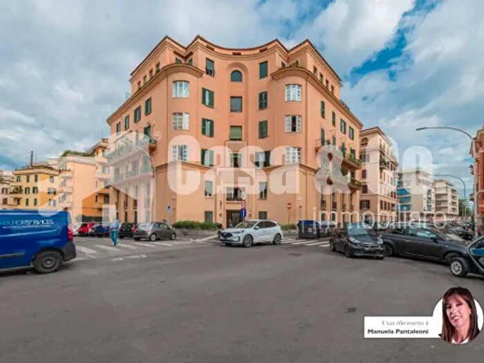 Appartamento quadrilocale in vendita in Via Nino Oxilia, Roma