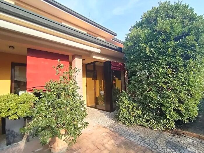 Casa con 6 locali in vendita in Via Sandro Pertini, Alfonsine