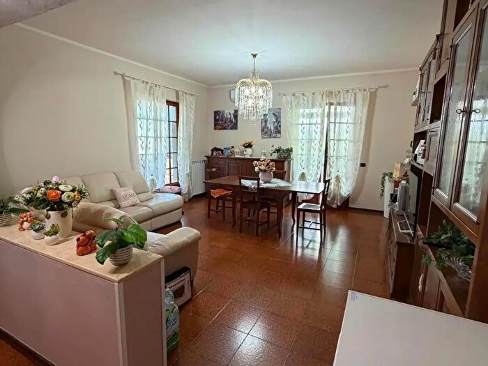 Casa con 6 locali in vendita in Castelnuovo Magra