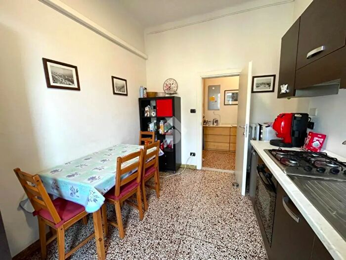 Appartamento trilocale in affitto in Via Francesco Rocchi, Bologna