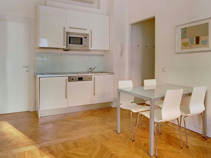 Appartamento bilocale in affitto in Via Giovanni Battista Pergolesi, Centrale, Milano