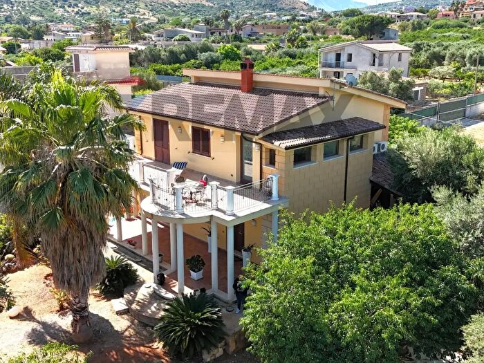 Casa con 8 locali in vendita in Via l, Misilmeri