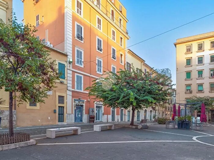 Appartamento bilocale in vendita in Piazza Aurelio Saffi, Civitavecchia