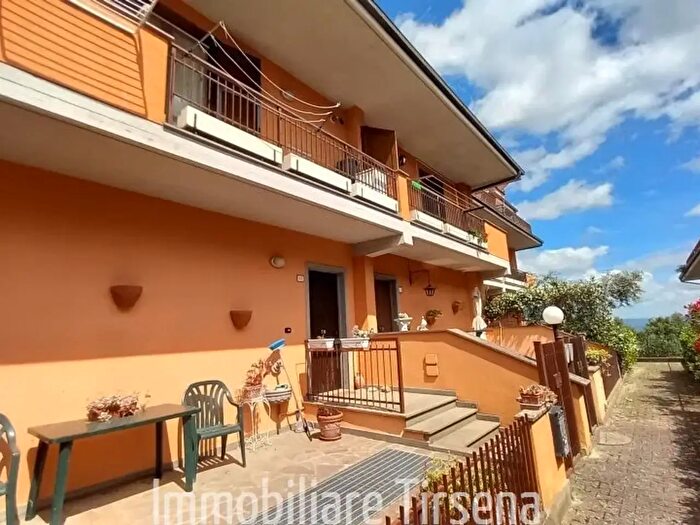 Appartamento trilocale in vendita in Porano