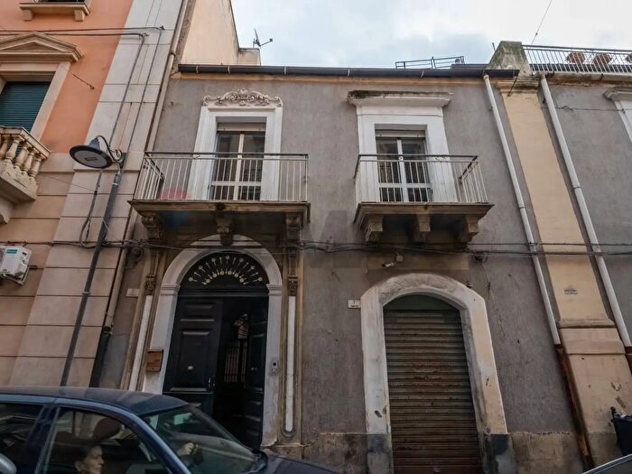 Appartamento con 20 locali in vendita in Vittorio Emanuele III, Francofonte