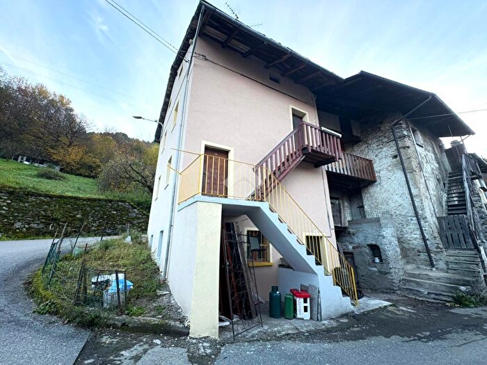 Casa con 5 locali in vendita in Via Roncascio, Caiolo