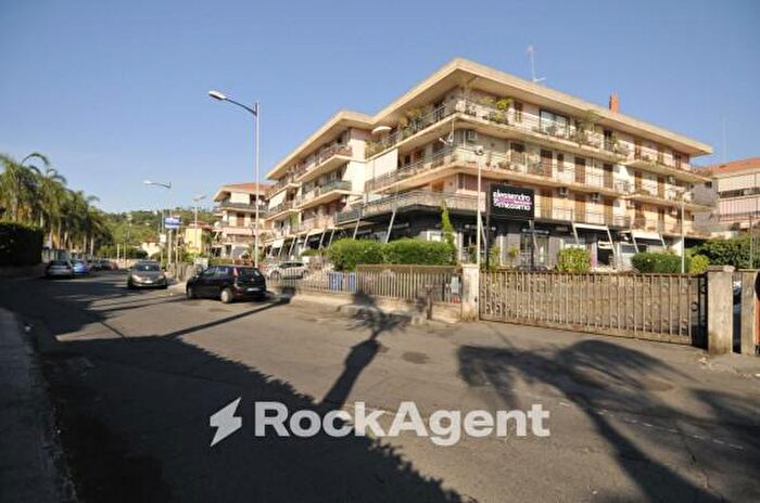 Appartamento trilocale in vendita in Via Santi Bonaccorsi, Aci Catena