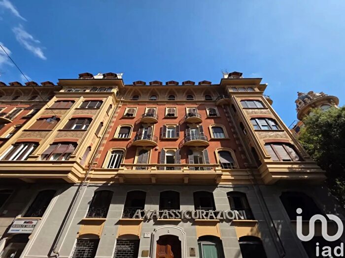 Appartamento con 13 locali in vendita in Via Battisti, Savona