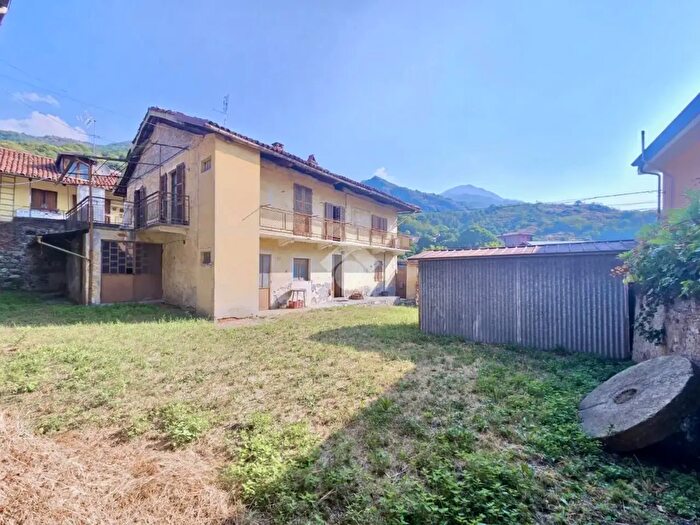 Casa con 6 locali in vendita in Via Garibaldi, Condove