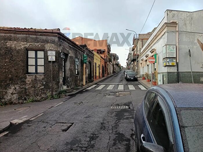 Casa con 6 locali in vendita in Via Marconi, Nicolosi