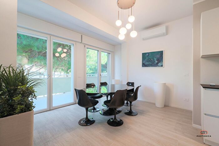 Appartamento trilocale in vendita in Vialetto Ortigara, Cervia