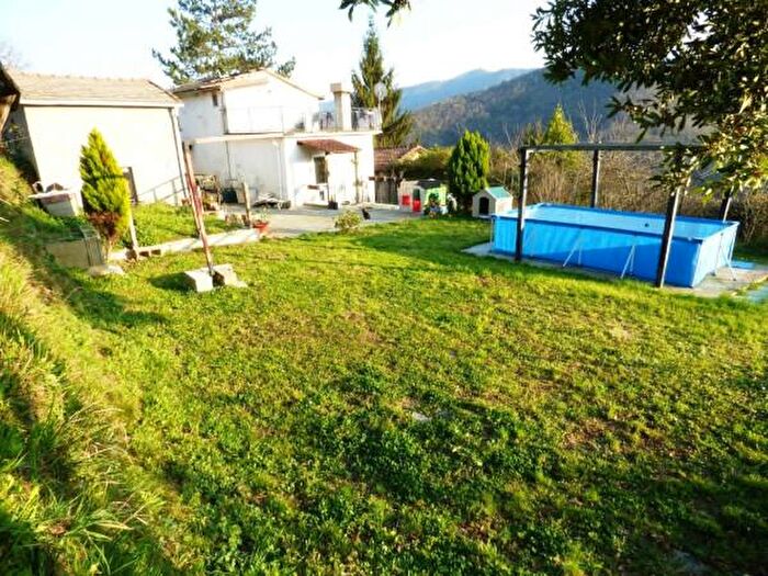 Casa con 5 locali in vendita in Neirone